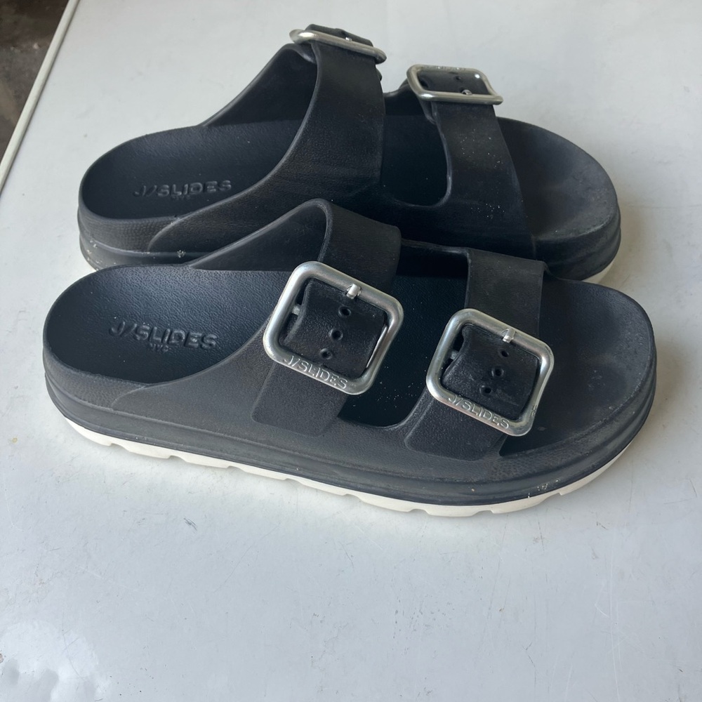 Woman’s J Slides size 7